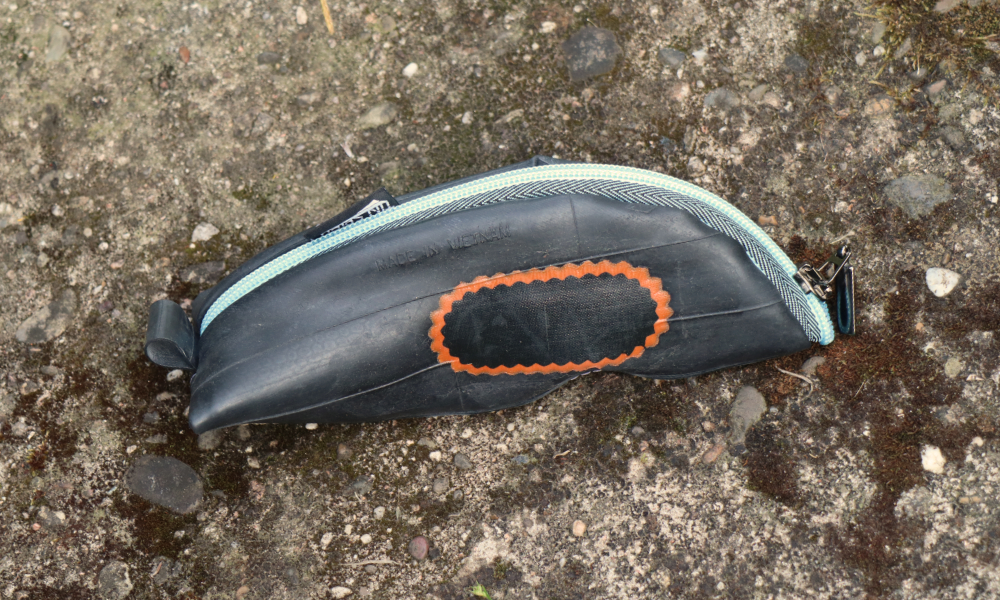 Brillenetui aus recyceltem Fahrradschlauch – Bild 3