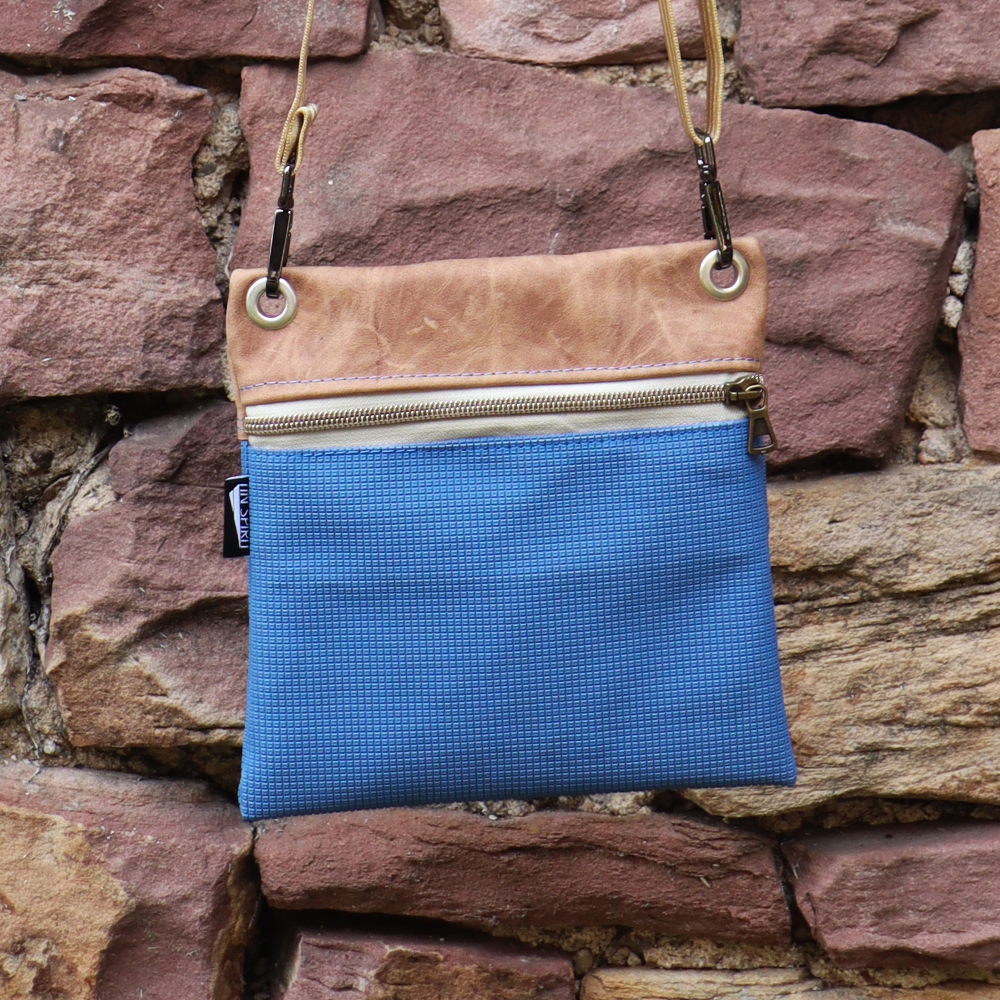 Gürteltasche aus Schulturnmatte & Leder