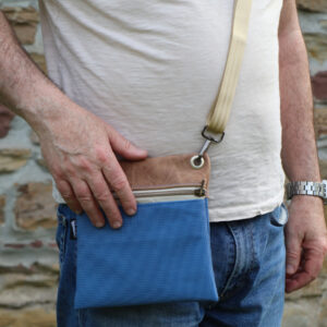Gürteltasche aus Schulturnmatte & Leder