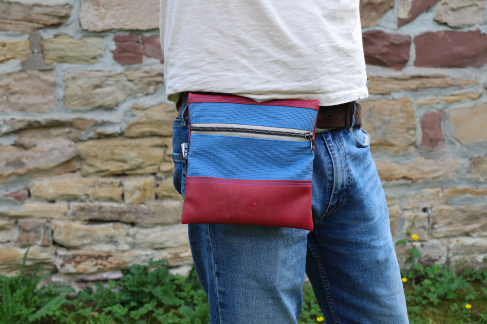Gürteltasche aus Schulturnmatte – Bild 5