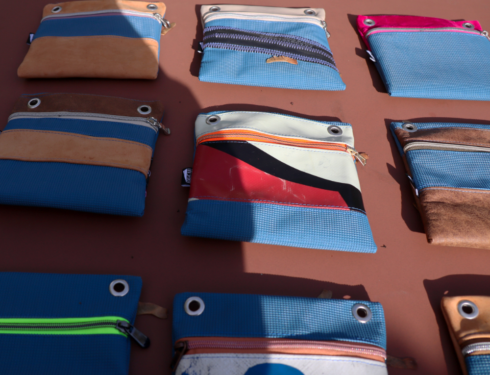 Gürteltaschen aus Schulturnmatte, LKW-Plane & Leder – Bild 5