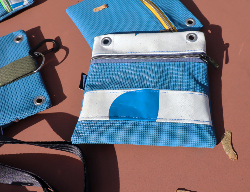Gürteltaschen aus Schulturnmatte, LKW-Plane & Leder – Bild 4