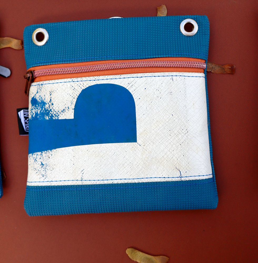 Gürteltaschen aus Schulturnmatte, LKW-Plane & Leder – Bild 2